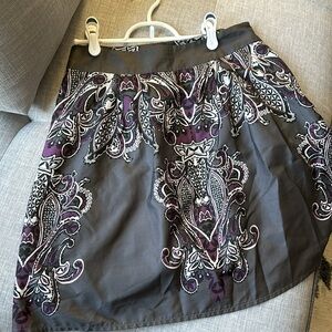 Criss Cross - Patterned skirt size medium